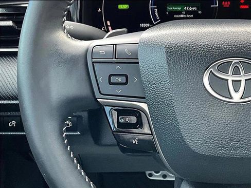 Used 2025 Toyota Camry SE FWD image 15