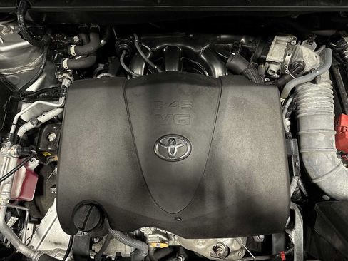Used 2022 Toyota Highlander XLE AWD/4WD image 12