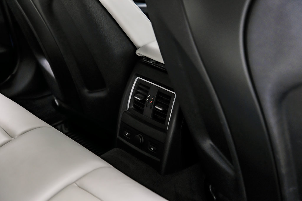 Used 2018 BMW M3 RWD image 51