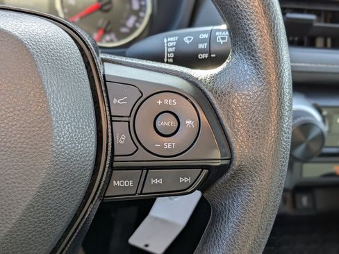 Used 2021 Toyota RAV4 LE image 25