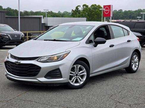 Used 2019 Chevrolet Cruze LT FWD image 2