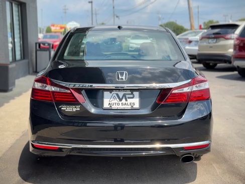 Used 2017 Honda Accord EX image 3