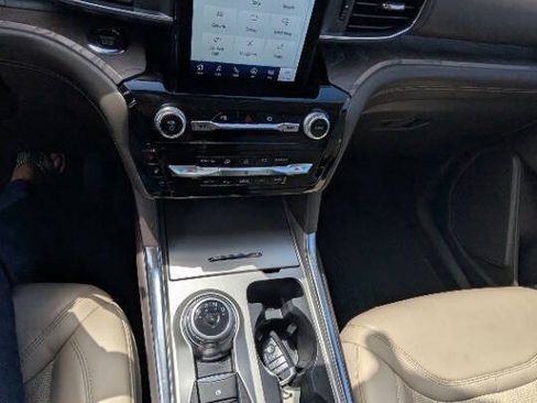 Used 2022 Ford Explorer Platinum w/ Equipment Group 601A AWD/4WD image 23