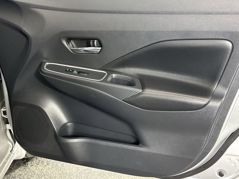 Used 2025 Nissan Versa SR FWD image 31