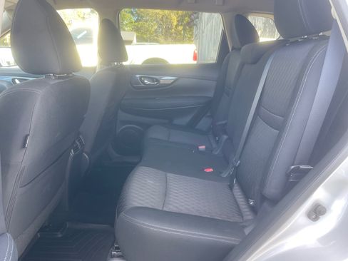 Used 2018 Nissan Rogue SV image 20