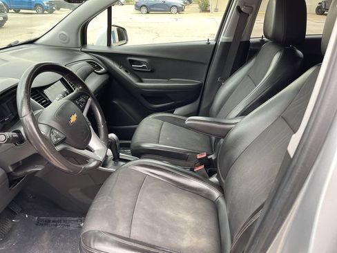 Used 2019 Chevrolet Trax LT w/ LT Convenience Package FWD image 11