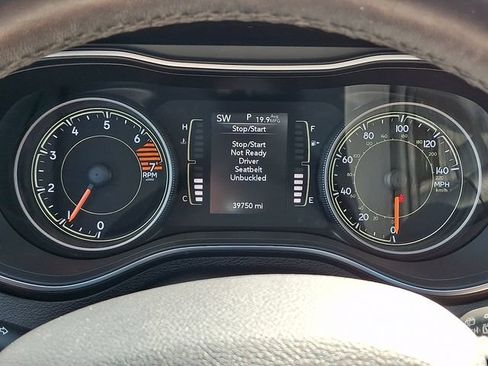 Used 2019 Jeep Cherokee Latitude Plus w/ Cold Weather Group AWD/4WD image 20