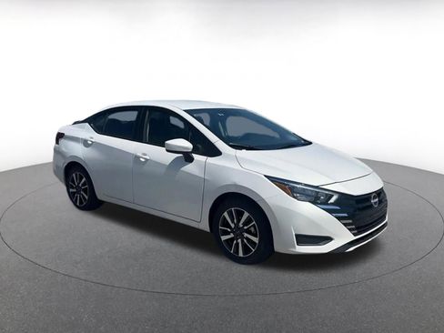 Used 2025 Nissan Versa SV FWD image 2
