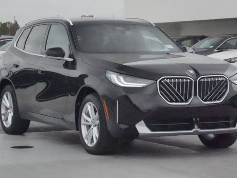 Used 2025 BMW X3 xDrive30i w/ Convenience Package image 3