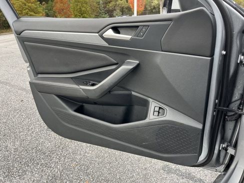 Used 2024 Volkswagen Jetta SE image 14