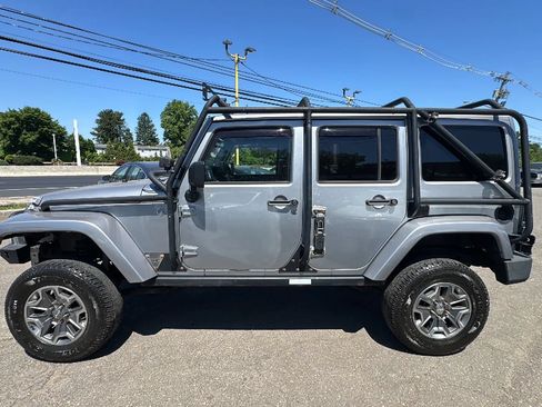 Used 2014 Jeep Wrangler Unlimited Rubicon w/ Connectivity Group AWD/4WD image 8