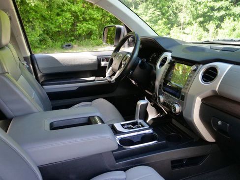 Used 2020 Toyota Tundra Limited w/ Limited Premium Package AWD/4WD image 41