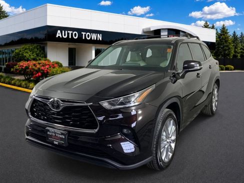 Used 2021 Toyota Highlander Limited FWD image 1