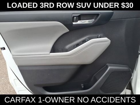 Used 2022 Toyota Highlander XLE AWD/4WD image 11