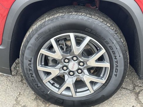 Used 2023 GMC Acadia SLT w/ Preferred Package image 9