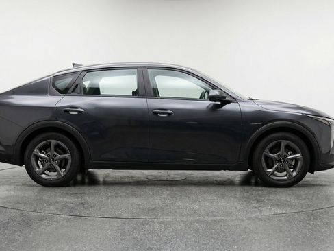 Used 2025 Kia K4 LXS image 11