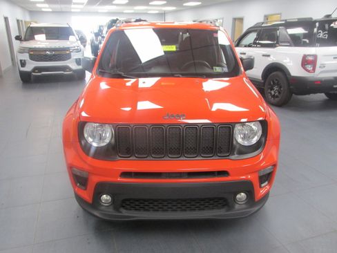 Used 2021 Jeep Renegade Latitude FWD image 2
