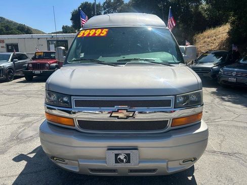 Used 2017 Chevrolet Express 2500 RWD image 2
