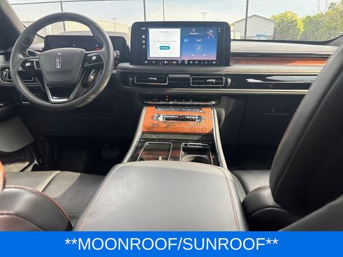 Certified 2025 Lincoln Aviator Black Label w/ Jet Appearance Package AWD/4WD image 11