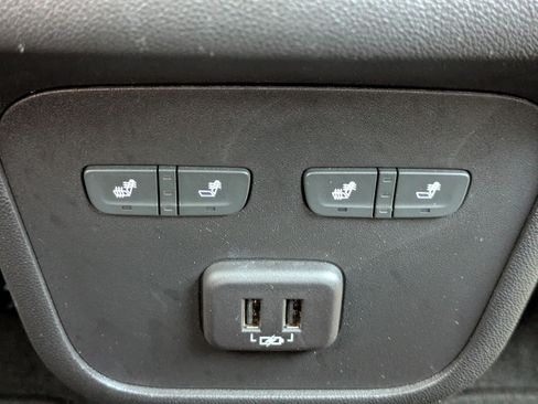 Used 2023 Chevrolet Equinox Premier FWD image 16