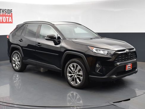 Used 2019 Toyota RAV4 XLE Premium image 6