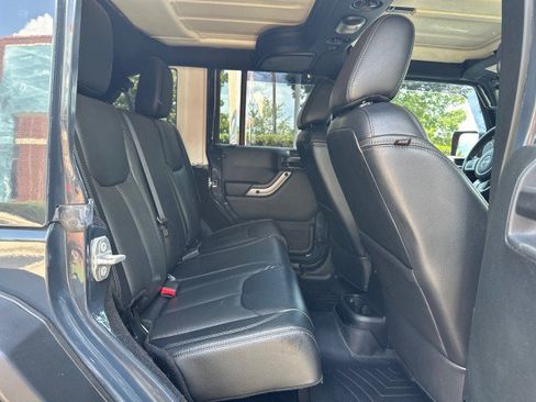 Used 2018 Jeep Wrangler Unlimited Sahara AWD/4WD image 60