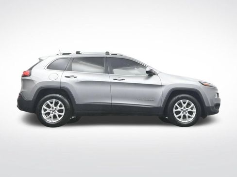 Used 2017 Jeep Cherokee Latitude w/ Trailer Tow Group AWD/4WD image 35