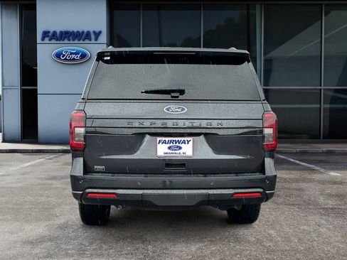 Used 2022 Ford Expedition XLT image 5