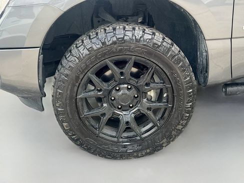 Used 2024 Nissan Titan SV w/ SV Convenience Package AWD/4WD image 30