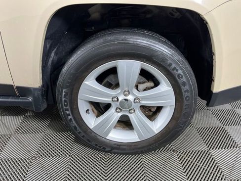 Used 2017 Jeep Compass Latitude AWD/4WD image 5