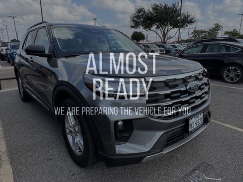 Certified 2025 Ford Explorer Active w/ Active Comfort Package image 5