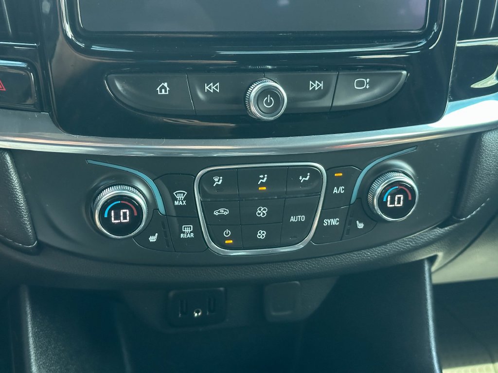 Used 2022 Chevrolet Traverse LT FWD image 36