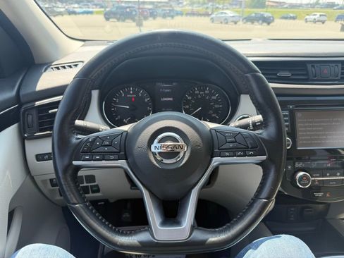 Used 2017 Nissan Rogue Sport SL image 16