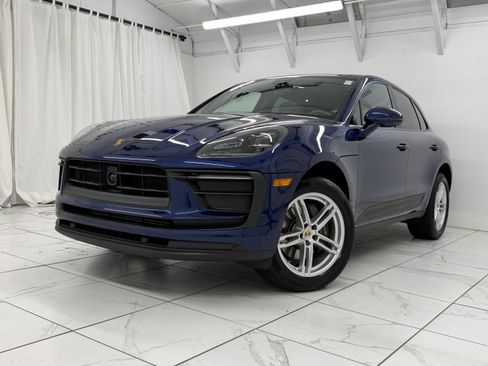 Certified 2025 Porsche Macan image 7