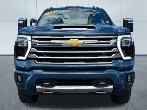 Used 2025 Chevrolet Silverado 3500 High Country w/ High Country Premium Package AWD/4WD image 3