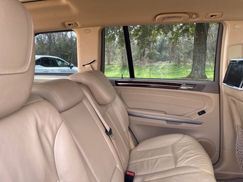 Used 2012 Mercedes-Benz GL 550 4MATIC image 22