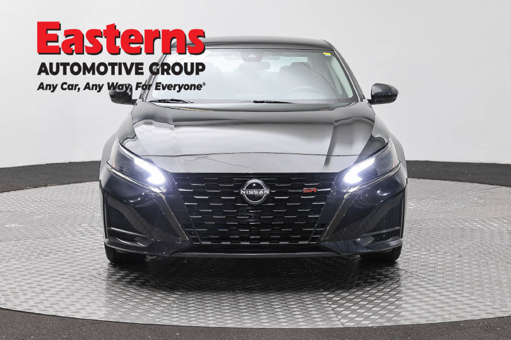 Used 2024 Nissan Altima 2.5 SR FWD image 3