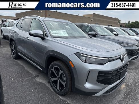 New 2025 Volkswagen Tiguan SE image 1