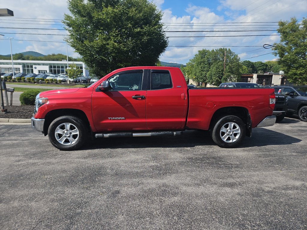 Used 2018 Toyota Tundra SR5 w/ SR5 Upgrade Package AWD/4WD image 2