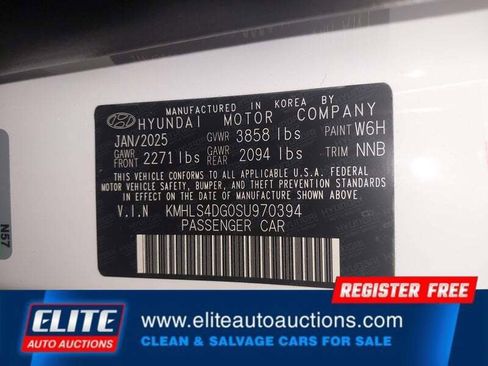 Used 2025 Hyundai Elantra SEL image 18