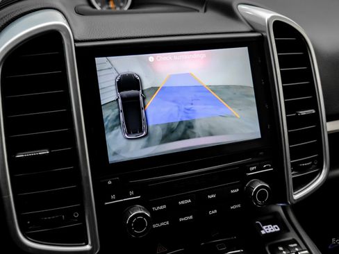 Used 2017 Porsche Cayenne S image 61