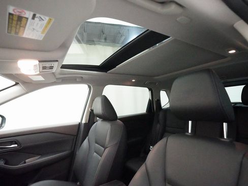 Used 2023 Nissan Rogue SL image 32