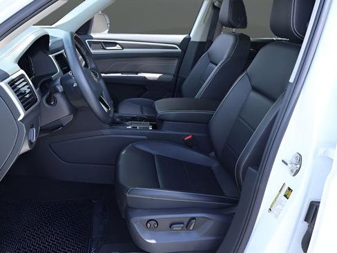 Certified 2023 Volkswagen Atlas SE w/ Panoramic Sunroof Package FWD image 14