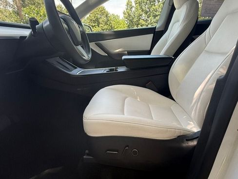 Used 2021 Tesla Model Y Long Range AWD/4WD image 21