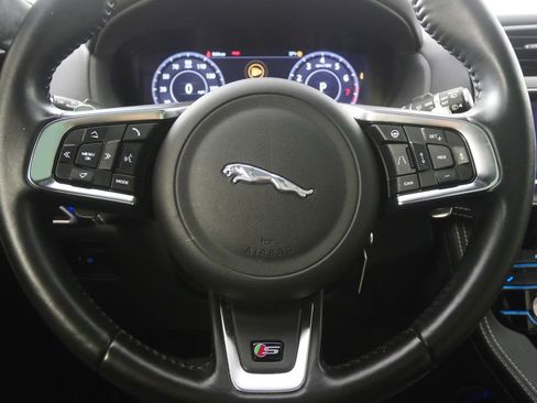 Used 2019 Jaguar F-PACE S image 19