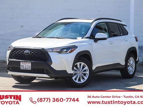 Certified 2022 Toyota Corolla Cross LE w/ Moonroof Package FWD image 1