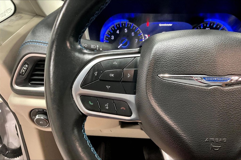Used 2021 Chrysler Pacifica Touring-L AWD/4WD image 25