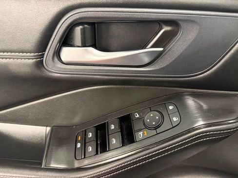 Used 2025 Nissan Rogue SV w/ SV Premium Package image 29