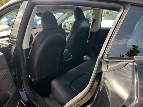 Used 2023 Tesla Model 3 Standard Range RWD image 9