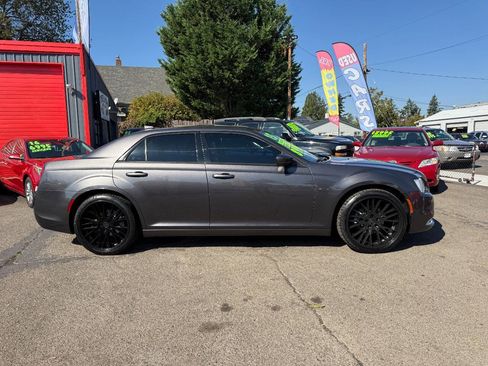 Used 2015 Chrysler 300 Limited image 9